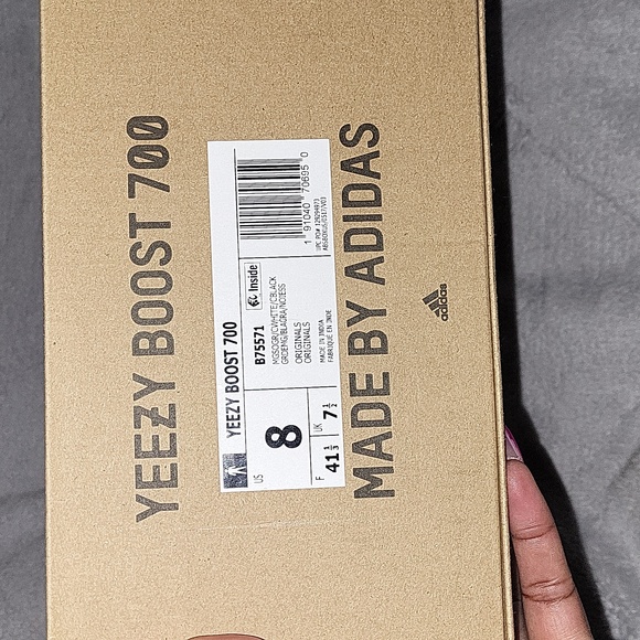 Yeezy 700 Wave Runner - Picture 3 of 5